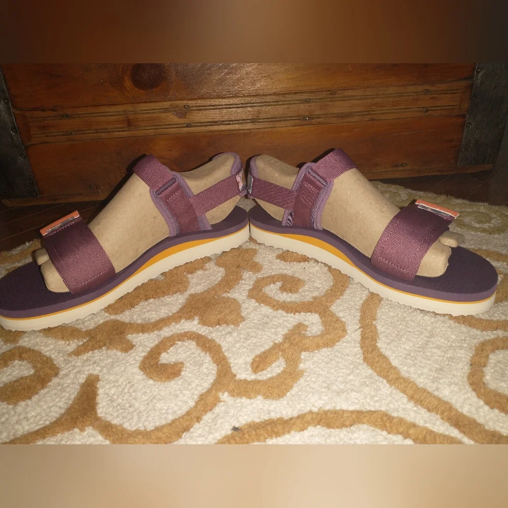 ~~COLUMBIA🧡VIA Sandals~~ - Picture 7 of 14